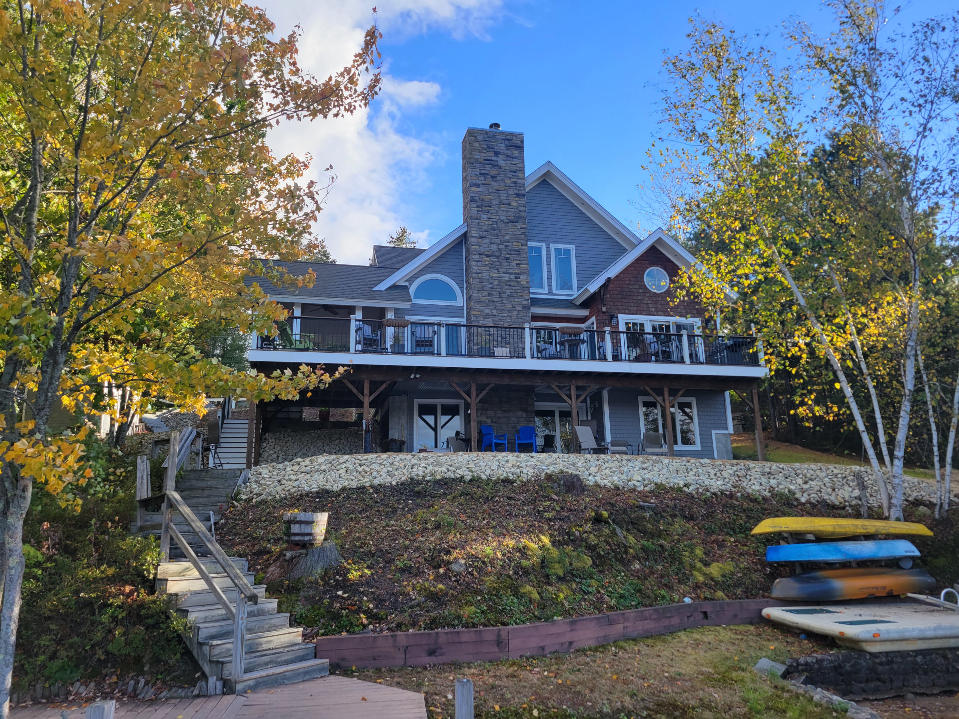 Rear of Wakefield lake house.